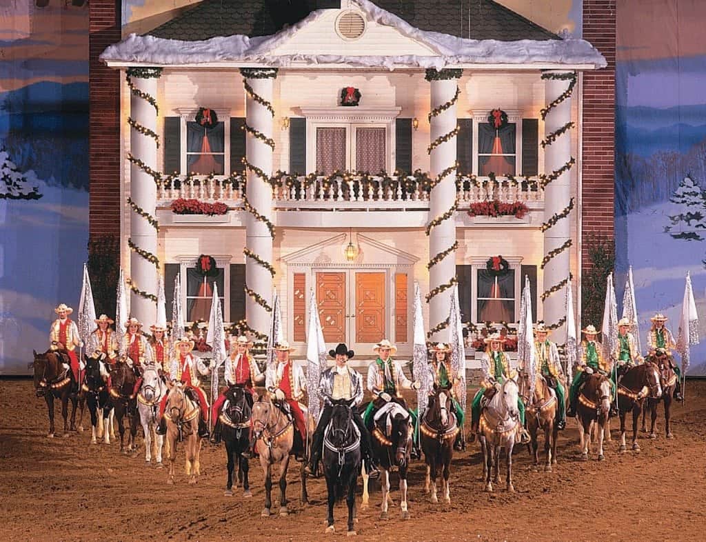 Get into the holiday spirit at Dolly Partons Dixie Stampede Family
