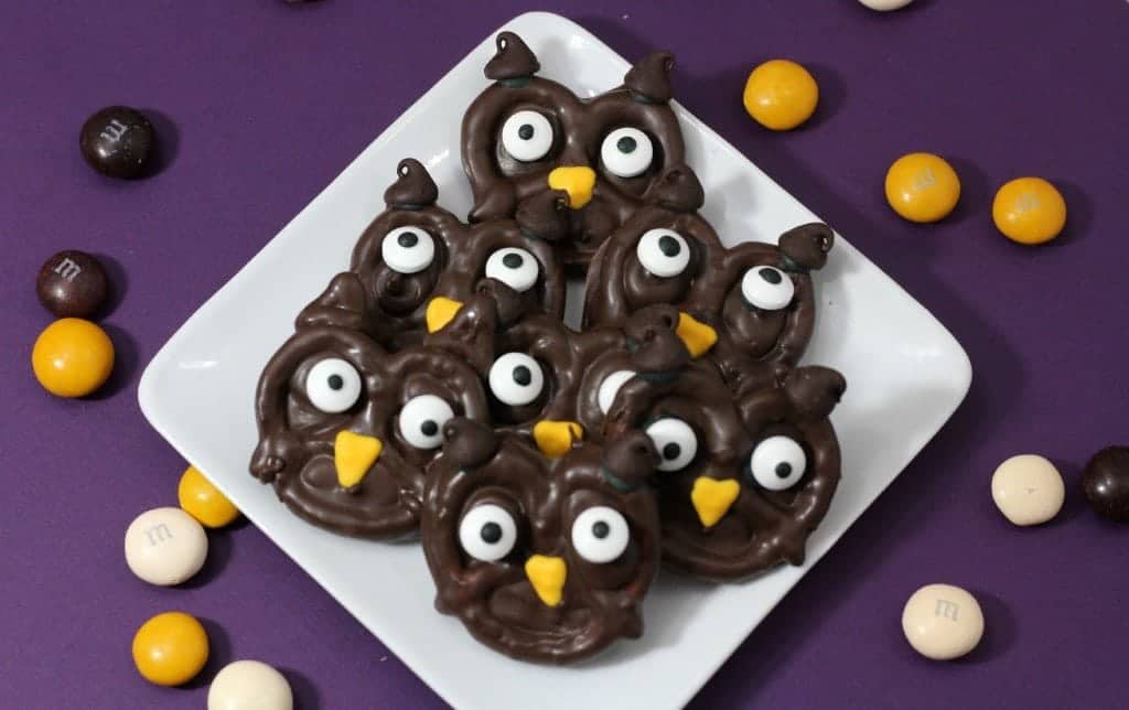 Chocolate Pretzel Owl Treats perfect for Halloween!
