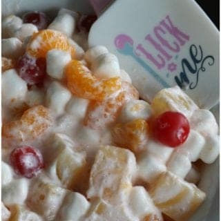 Easy Fruit Salad Recipe only takes minutes to make and tastes amazing. Great for barbecues, summer picnics, holidays, parties, Super cheap to make and tastes amazing! #recipe #fruitsalad