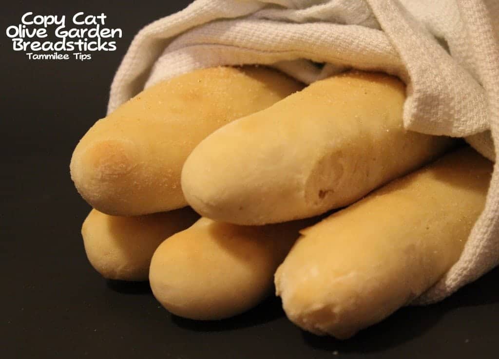 Olive Garden Breadstick Recipe you can make at home! Perfect for pasta dinner night or as a side with a hot bowl of soup.