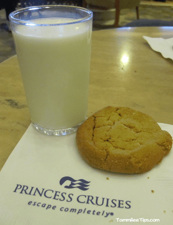 Golden-Princess-Cookies-and-Milk-2.png