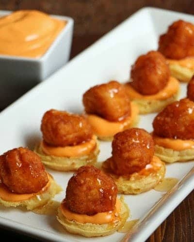 Can you make chicken wings in a crock pot You can always sign me up for a 3 Ingredient meal. My 3 Ingredient Crockpot BBQ Chicken Wings recipe is our go-to for an easy scrumptious meal when entertaining.