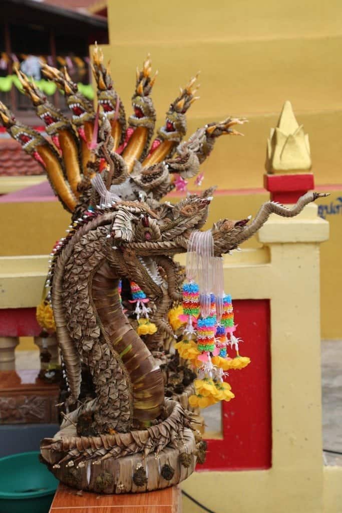 Chaing Khan Thailand temple offerings