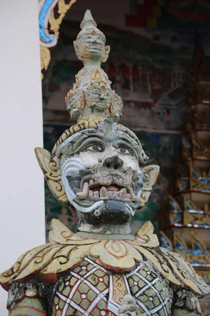 Chaing Khan Thailand temple statue 2