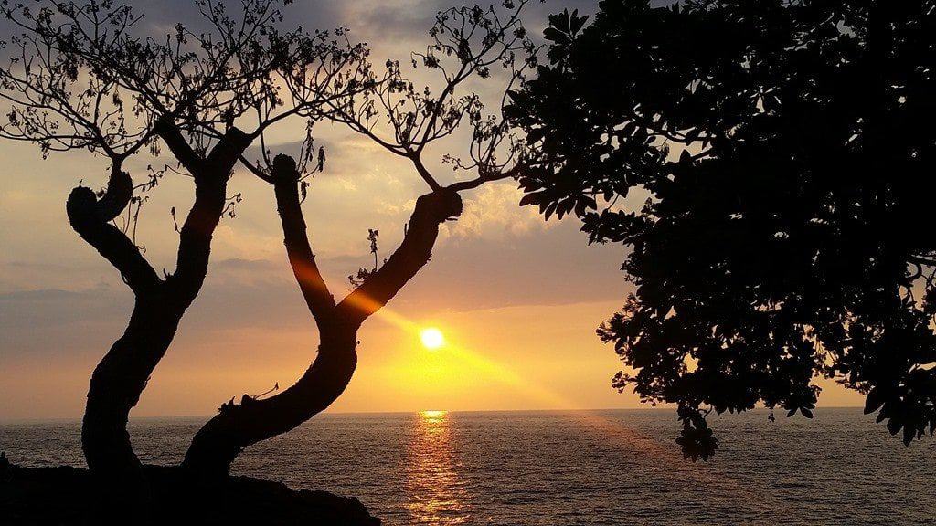 Beautiful-Sunset-at-Rays-on-the-Bay-Sheraton-Hotel-Kona-Hawaii.jpg