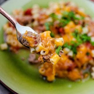 Easy crock pot slow cooker cheeseburger pasta bake casserole recipe. ground beef, pasta and cheesey goodness make this the perfect family meal.