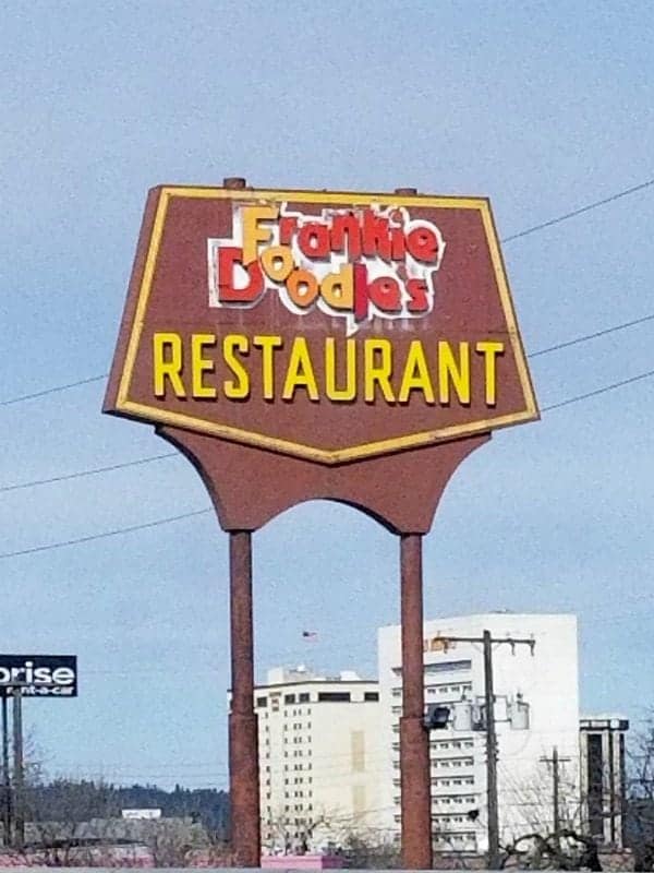 Frankie Doodles Restaurant sign with building behind it