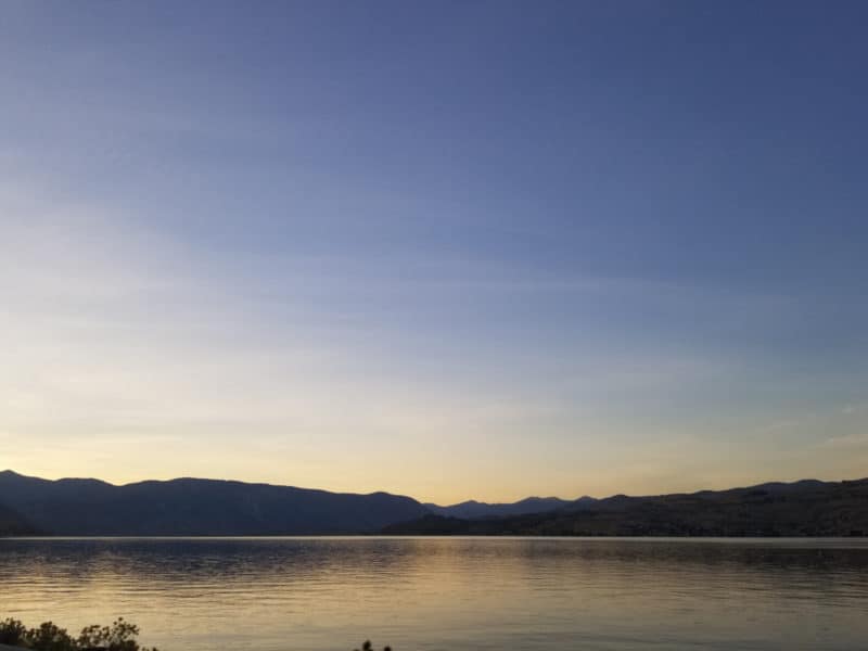 Lake views with some clouds at dusk