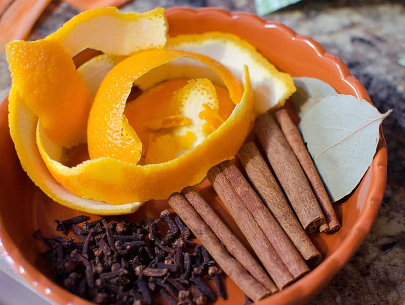 orange slices, cinnamon sticks, whole cloves to make potpourri crock pot recipe