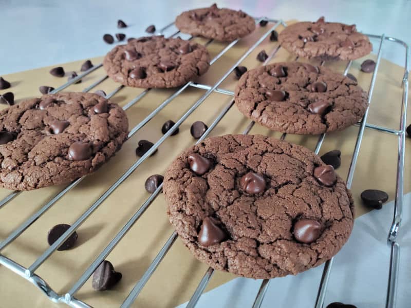 Devils Food Chocolate Cake Mix Cookies {Video} - Tammilee Tips