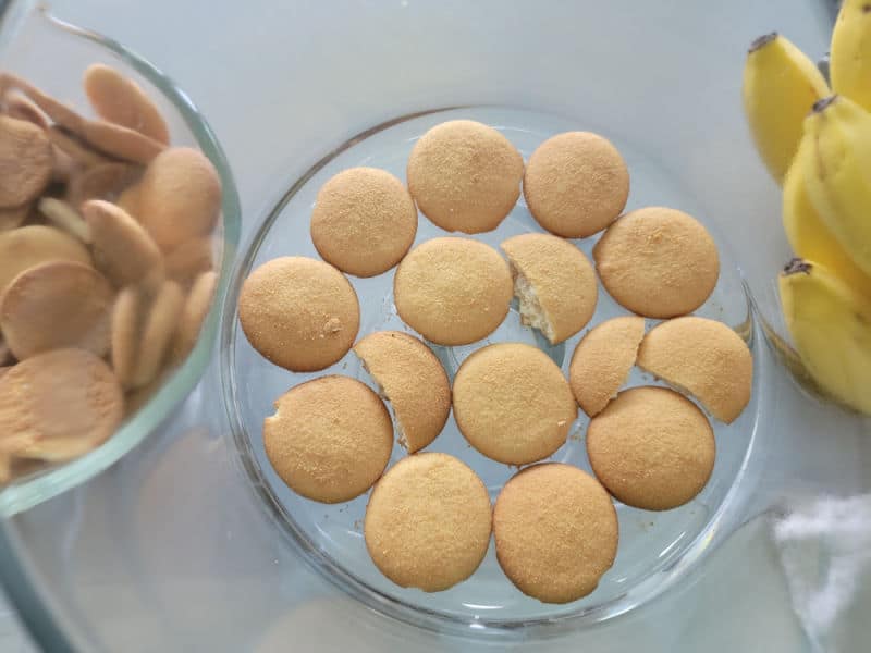 Nilla wafers in a glass trifle dish to make Delicious Magnolia Bakery Banana Pudding Recipe