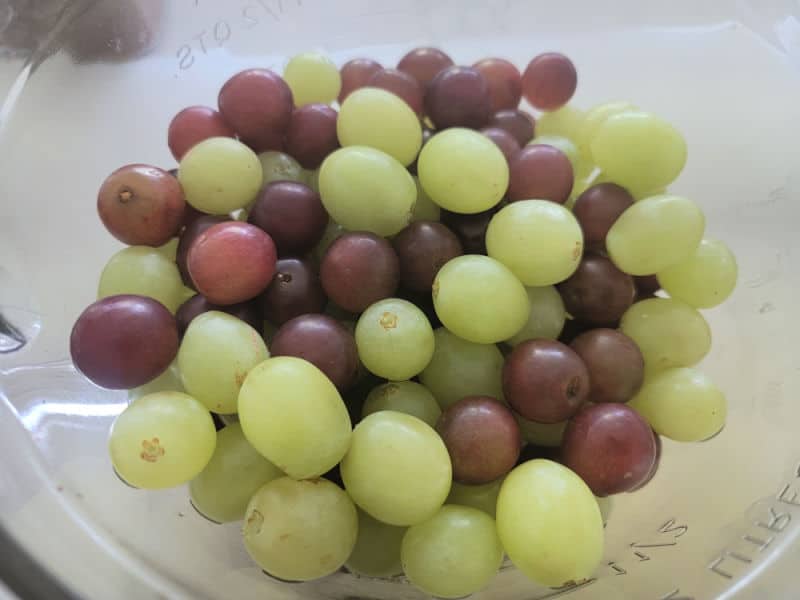 Red and green grapes in a glass bowl 