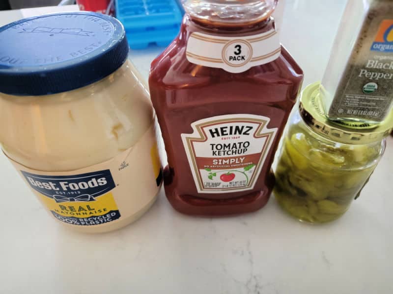 Fry Sauce ingredients, mayo, ketchup, pickles, black pepper