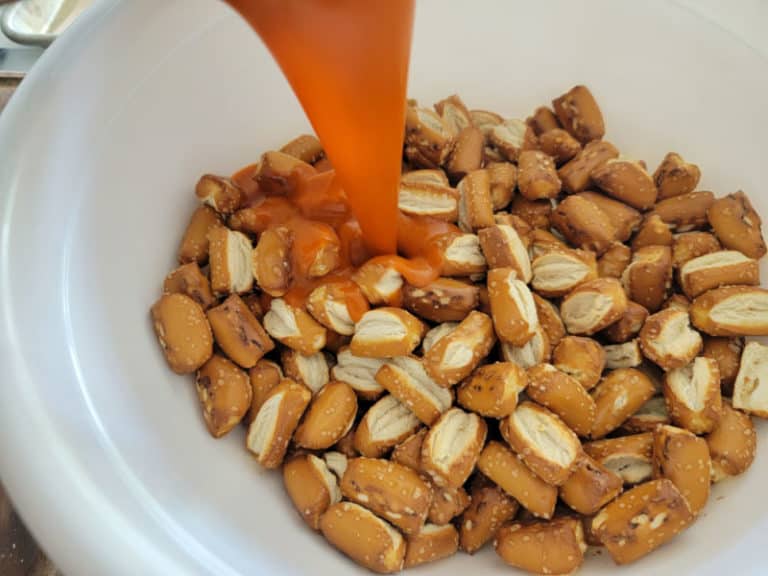 Spicy Buffalo Pretzels (Easy Snack) Tammilee Tips