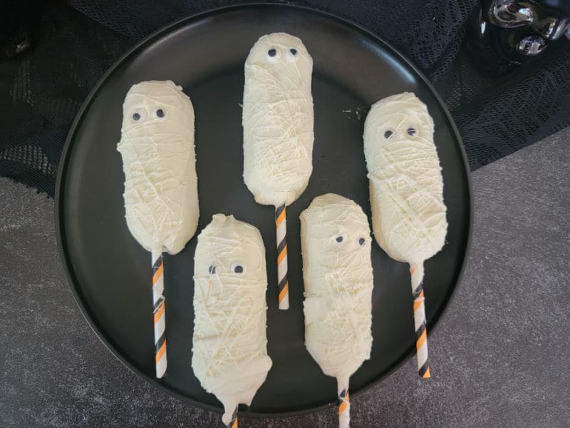 Mummy Twinkies on a black circle plate