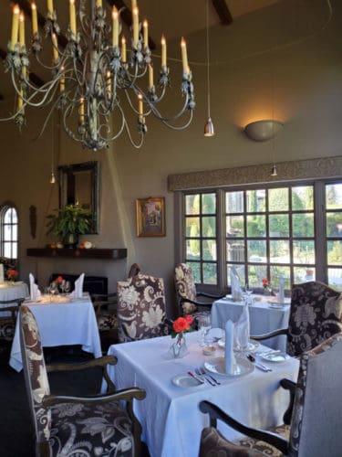 elderberry house dining room with chandelier in oakhurst