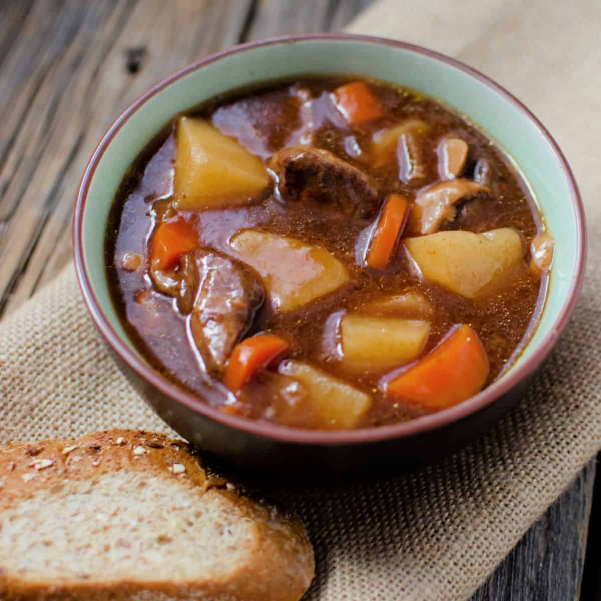 https://www.tammileetips.com/wp-content/uploads/2023/03/Crockpot-Guinness-Stew.jpg