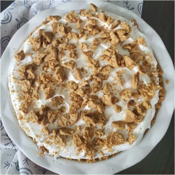 Nutter Butter Banana Pudding in a white pie dish with a cloth napkin